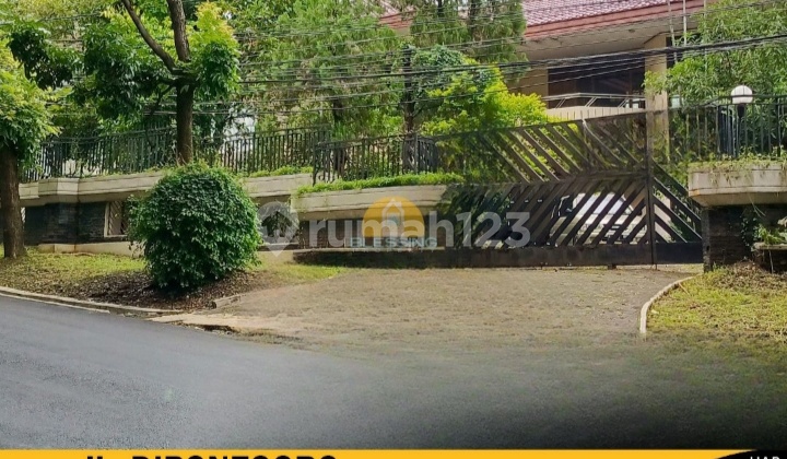 Rumah tengah kota jalan raya 2