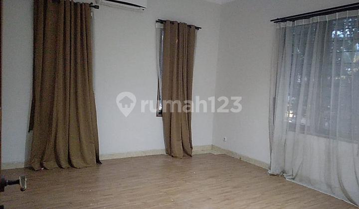 Large House with Swimming Pool in Puri Bintaro Sector 9 2