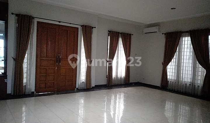 Large House with Swimming Pool in Puri Bintaro Sector 9 1