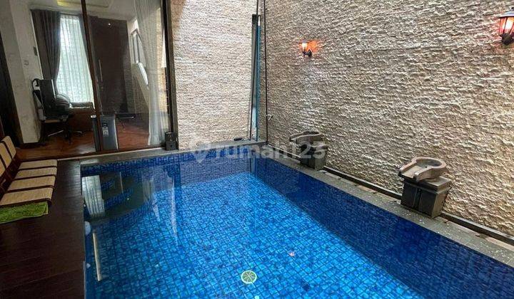 Rumah Ada Kolam Renang di Discovery Lumina Bintaro Jaya 1