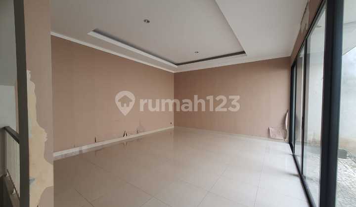 Rumah Besar di Cluster Kebayoran Symphoni Bintaro Jaya 2