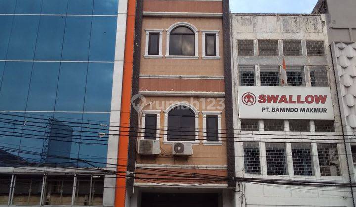 Ruko Lama Strategis Pinggir Jalan Gajah Mada Jakarta Pusat 1