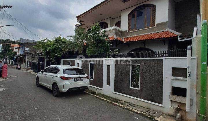 Rumah Lama di Jalan Kol Sutomo Halim Pk Jakarta Timur 1