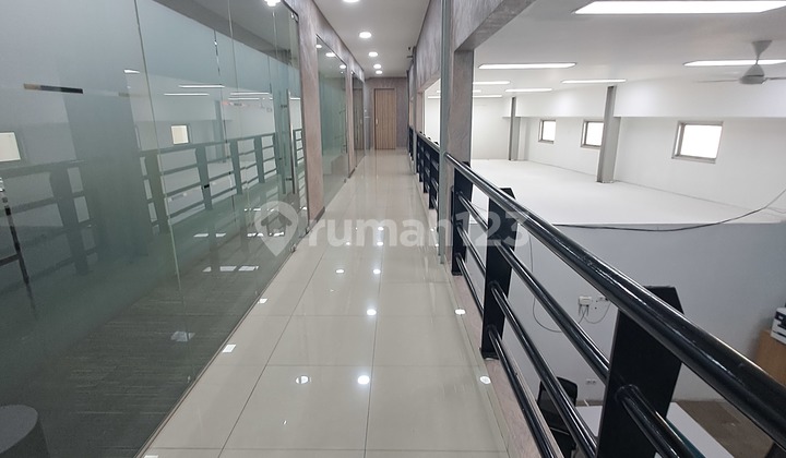 Gedung Ada Gudangnya Istimewa di Kalibata Jakarta Selatan