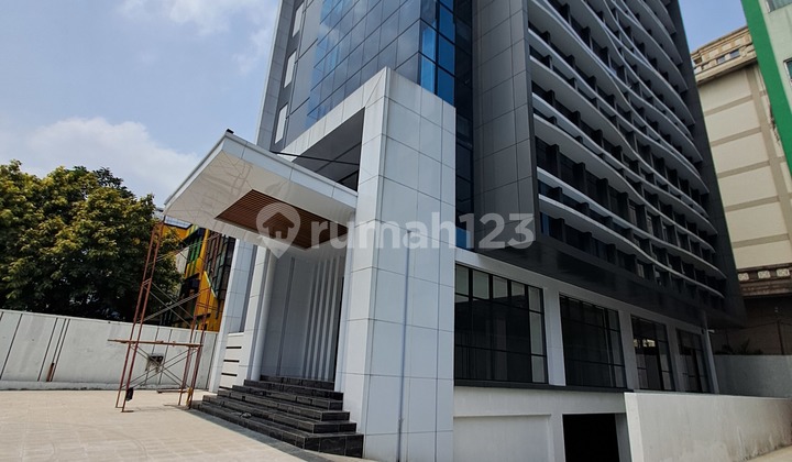 New Building in a Prime and Strategic Location at the Mampang-Tendean-Kuningan Intersection New Building in a Prime and Strategic Location at the Mampang-Tendean-Kuningan Intersection