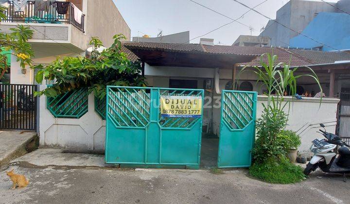 Rumah di tengah kota jakarta barat 1