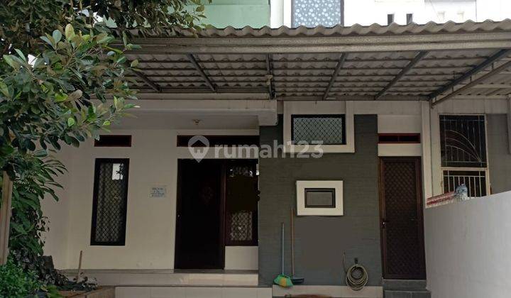 Rumah siap huni di cluster Madrid Palem Semi Tangerang 1