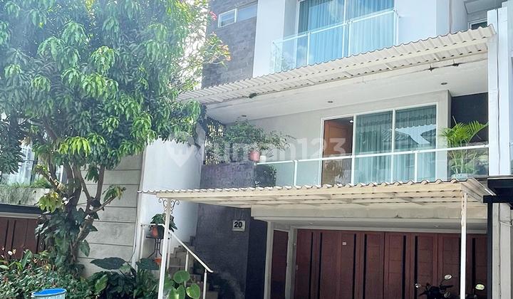 Rumah Dengan Kolam Renang Di Pondok Labu Jaksel