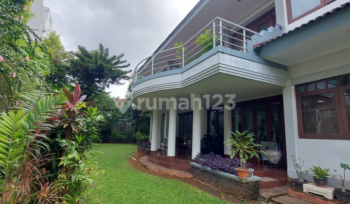 Rumah Besar Dengan Taman Luas Depan Belakang Di Kedoya Raya 2