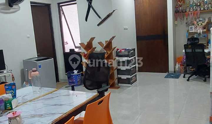 DIJUAL RUMAH TERENOVASI 2 LANTAI MURAH DI GRAHA RAYA 2