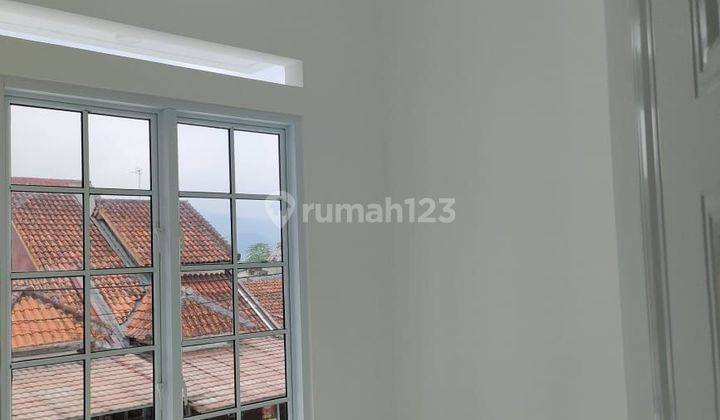 RUMAH 2 LANTAI BARU SANGAT FRES  2