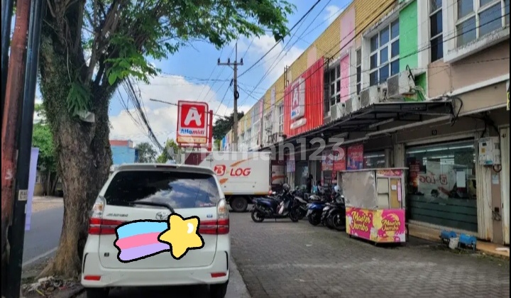 Pertokoan simpang sulfat kota malang 1