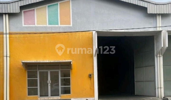 Pergudangan Bumi Benowo dekat gelora Bung Tomo surabaya