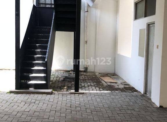 Gedung Kondisi Bagus Pinggir Jalan, Jakarta Pusat  2