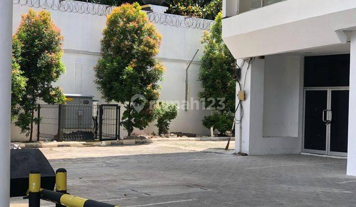 Gedung Kondisi Bagus Pinggir Jalan, Jakarta Pusat  3