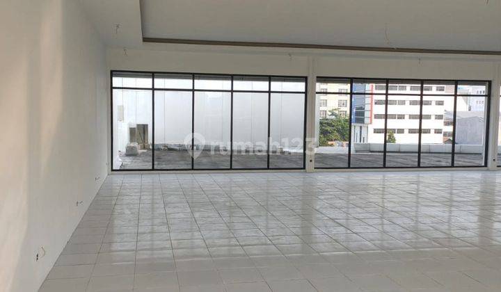 Gedung Kondisi Bagus Pinggir Jalan, Jakarta Pusat  10