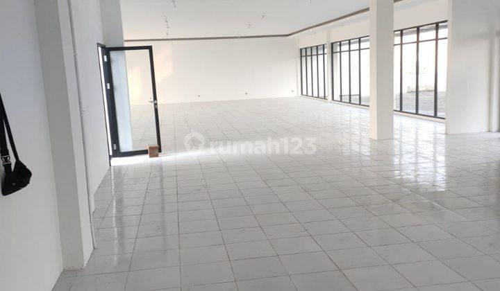 Gedung Kondisi Bagus Pinggir Jalan, Jakarta Pusat  14
