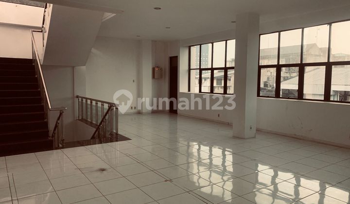 For Rent Office Building in the City Center area 1082m² For Rent Office Building in the City Center area 1082m²