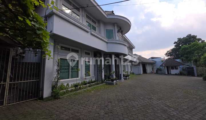 Disewakan Gedung cocok untuk perkantoran,restoran,kampus,sekolah, 1000m
