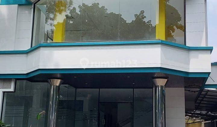 Ruang Usaha 3 Lantai Bagus Strategis Area Parkir Luas Bersebrangan Dengan Showroom Mobil Siap Pakai 1