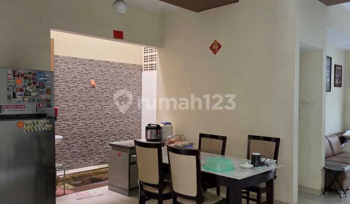 Quick Sale: Ready-to-Occupy 2-Story House in Taman Holis Indah