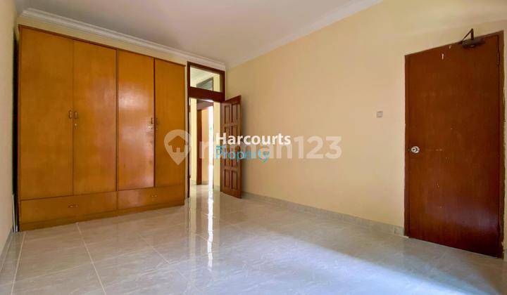 Kemang Area, For Rent 2-Story House Strategic Location Spacious Yard Comfortable Environment Suitable for Silent Office 2