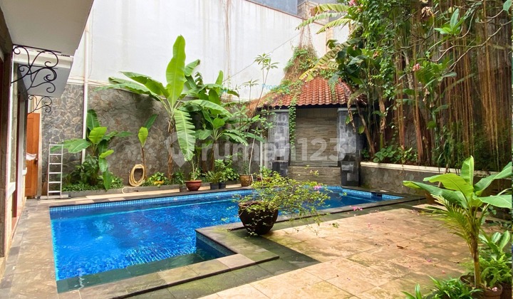 Disewakan Rumah Modern Klasik Full Furnished Lingkungan Tenang Area Jl. Puri Mutiara Cipete 2