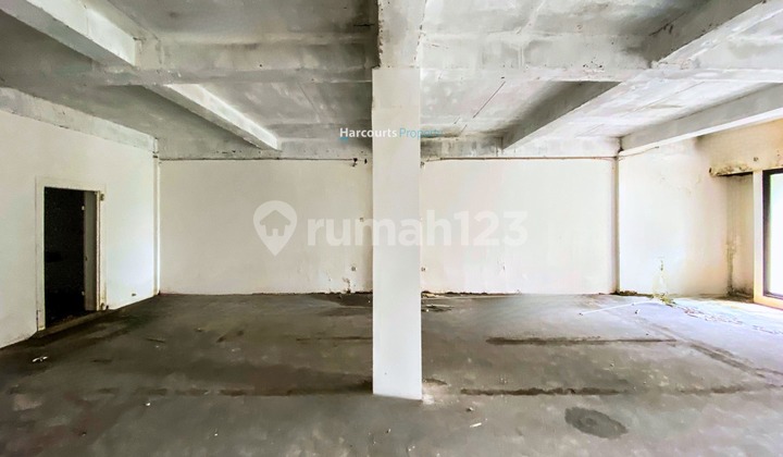 Kebayoran Baru Area, For Rent: 3-Story Row Shophouse with a Very Strategic Location by the Roadside and Close to TRANSUM, in Melawai, Block M, South Jakarta. 2
