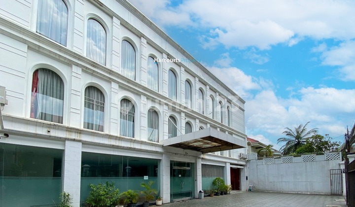 Dijual Mini Building Strategis Bangunan 3 Lantai Area Jl. Kyai Maja Kebayoran Baru