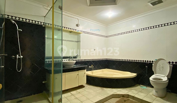 Pondok Indah Area, Rumah Klasik Bagus dan Terawat Lingkungan Tenang Di Metro Alam, Jakarta Selatan 2