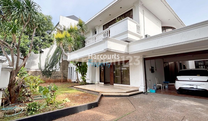 Permata Hijau Area, Classic House for Rent Suitable for Residence and Quiet Office, Wide Road Access, Elite Area, Only 15 Minutes to Senayan - Sudirman Area. Permata Hijau Area, Classic House for Rent Suitable for Residence and Quiet Office, Wide Road Access, Elite Area, Only 15 Minutes to Senayan - Sudirman Area.