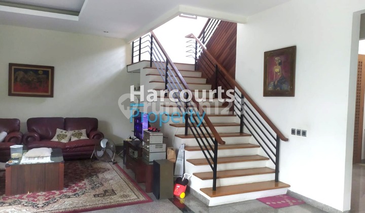 For Sale Well-Maintained Residential House Area on Jl. Hang Jebat, Kebayoran Baru 2