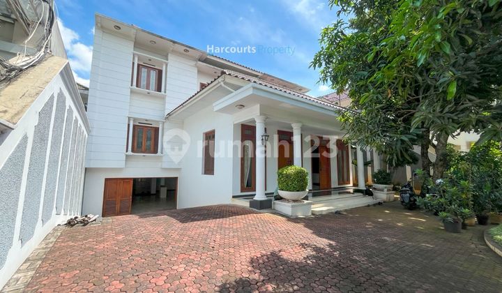 Menteng Area, For Rent Well-Maintained and Nice Residential House in Elite Area Near City Center, 10 Minutes to Sudirman Area Menteng Area, For Rent Well-Maintained and Nice Residential House in Elite Area Near City Center, 10 Minutes to Sudirman Area