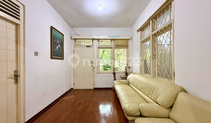 For Sale Classic House Suitable for Family Residence in Jl. Dempo, Kebayoran Baru Area 2