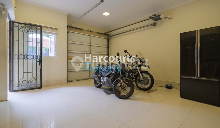 Dijual Rumah Classic European di Kawasan Elit Area Jl. Mataram Selong Senopati 2