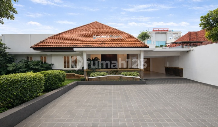 For Sale Brand New House, Good and Comfortable Area on Jl. Besuki Menteng For Sale Brand New House, Good and Comfortable Area on Jl. Besuki Menteng