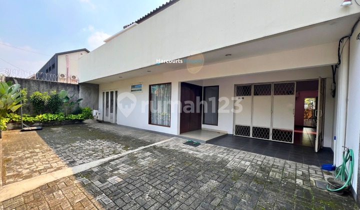Cipete Area, For Rent: House with Ethnic Bali Vibes, Quiet Neighborhood, Strategic Location in MPR, South Jakarta