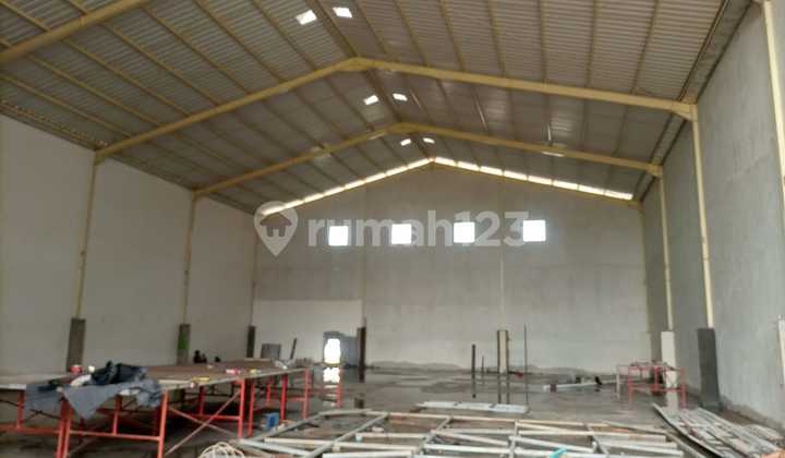 Warehouse in Cipondoh, Within a Warehouse Complex