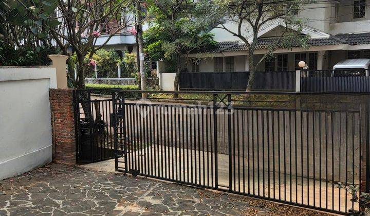 Dijual Rumah Bagus Luas Siap Huni di Area Komersil Bintaro Sektor 9. Hlefb 1