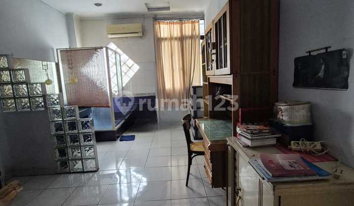 For Quick Sale House in Muara Karang. Area 8X25m. Freehold Certificate. Negotiable. 2