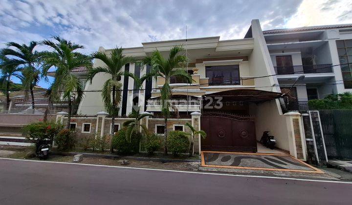 Rumah Mewah Di Pusat Kota Makassar, Ada Kolam Renang Rumah Mewah Di Pusat Kota Makassar, Ada Kolam Renang