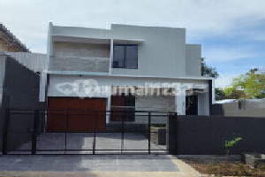 Minimalist House with a Fresh and Lush Environment in the Elite Complex of Setiabudi Regency, North Bandung