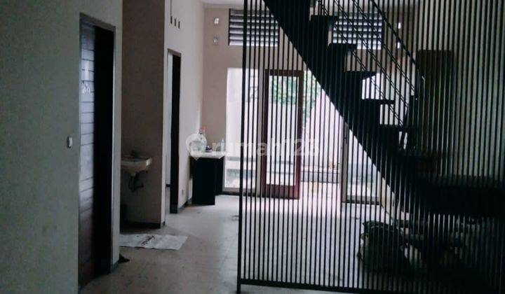 Sayap Burangrang, Strategis Rumah 2 LT Bagus ex Kantor 2