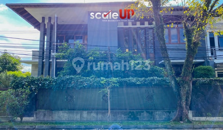 Recommended! Rumah Mewah Turangga Hoek Semi Furnished  2