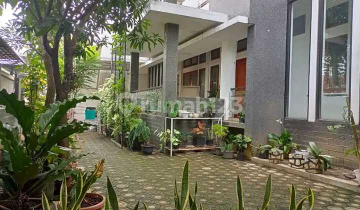 Rumah Lux Desain Indah di Turangga Lokasi Favorite dan Strategis dekat Trans Studio Bandung dg Akses Jalan yang sangat Lebar