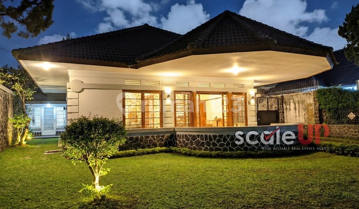 Well-Maintained Dutch House in Dago Wing Near Gedung Sate, Suitable for Residence/Homestay/Business Use