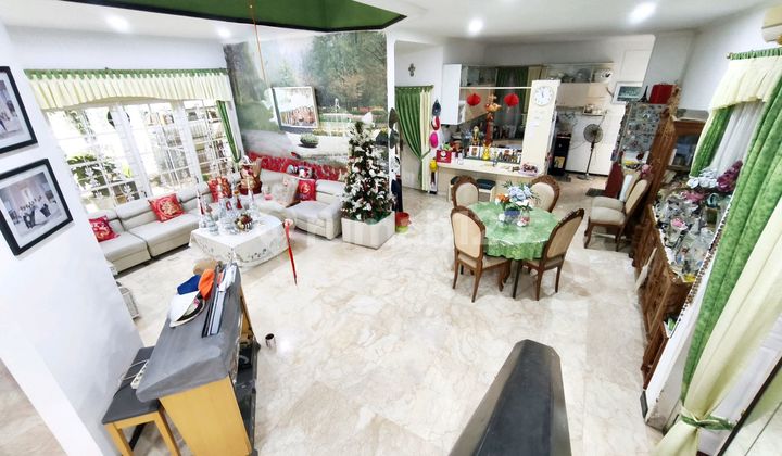 Wajib Disurvey! Lokasi Spesial - Potensi View Terbuka Hijau - Tidak Berhimpitan Rumah Tetangga - Layout Plong, Fungsikan Ruang Sesuai Keinginan di Puri Indah Kembangan, Dekat Permata Buana , Taman Aries, Sekolah Notredame, Puri Kencana, Puri Media, Duri K