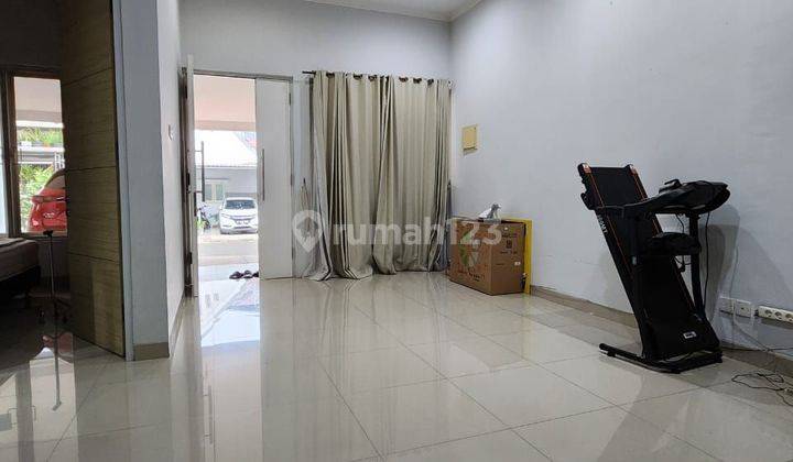 Rumah 2 Lantai Rapi Siap Huni - Flamboyan Alam Sutera - Carport 2 Mobil (197) 2