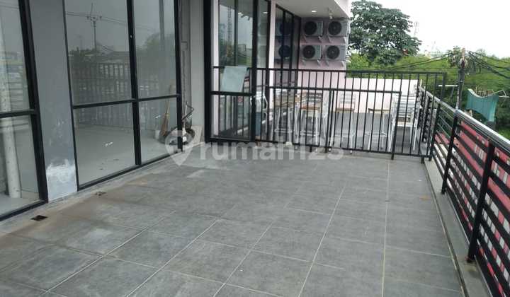 2-Unit Connected Shophouse Ready for Occupancy in Ciledug 2-Unit Connected Shophouse Ready for Occupancy in Ciledug