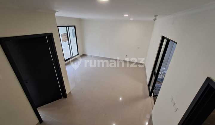 Neat and Ready-to-Live House in Leonora Cluster, Gading Serpong 2